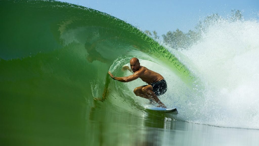 probando-la-piscina-de-olas-de-k