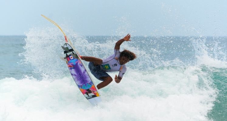 El surfista tico Carlos Muñoz vive actualmente en Esterillos Oeste, en Parrita, Costa Rica.